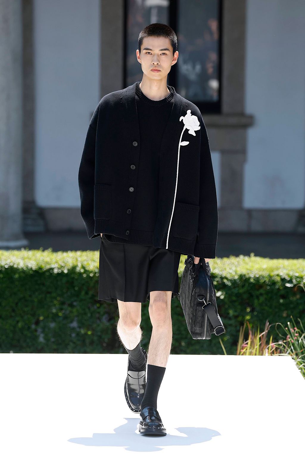 Fashion Week Milan Spring/Summer 2024 look 35 from the Valentino collection menswear