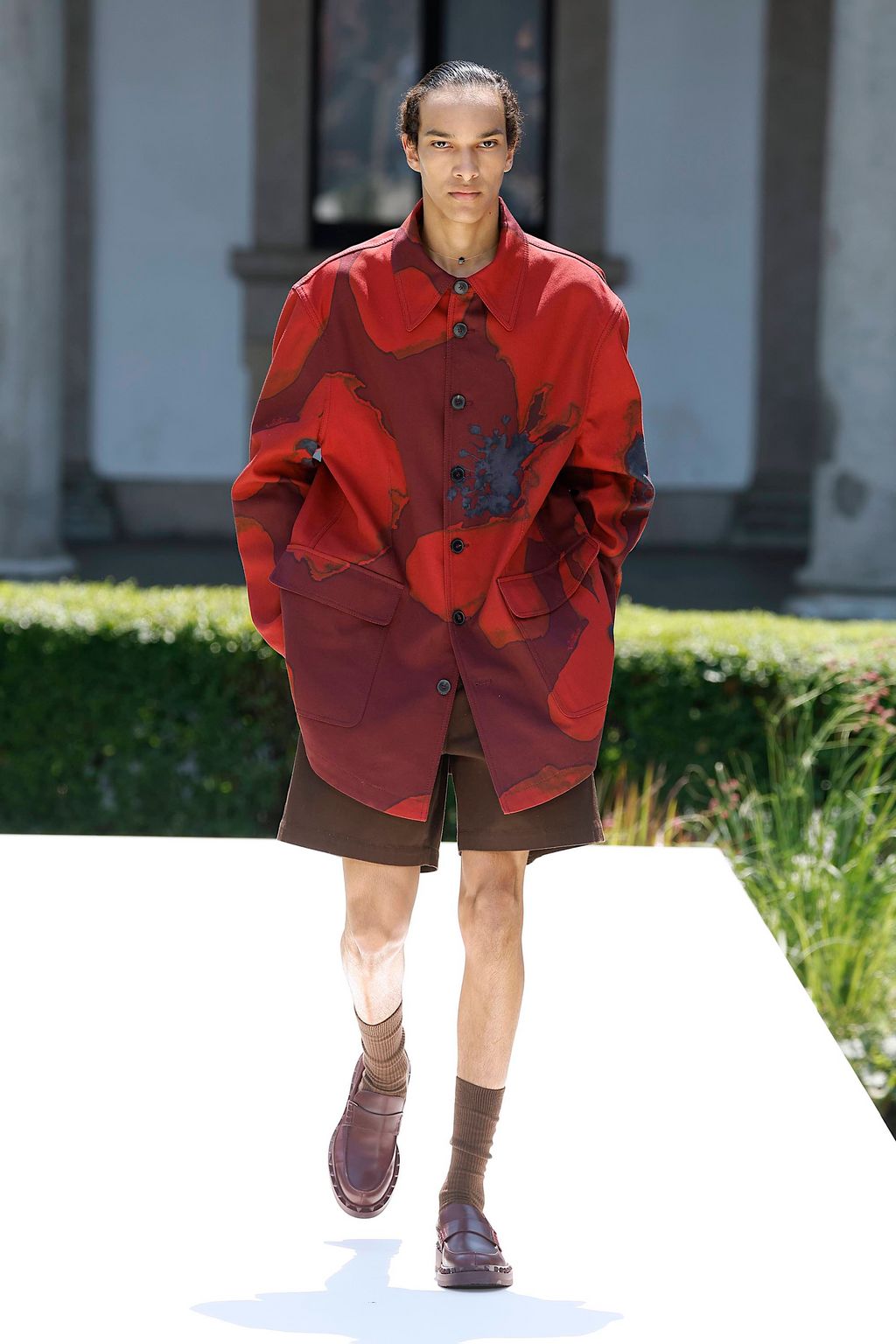 Fashion Week Milan Spring/Summer 2024 look 39 from the Valentino collection 男装