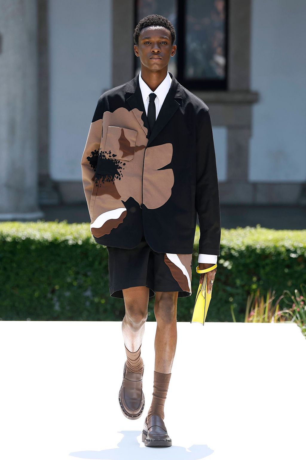 Fashion Week Milan Spring/Summer 2024 look 41 from the Valentino collection 男装