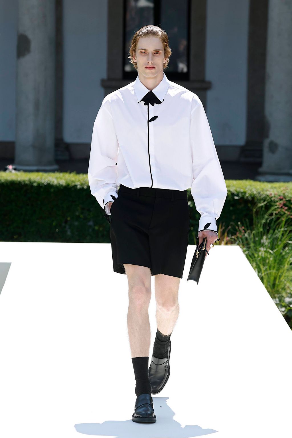Fashion Week Milan Spring/Summer 2024 look 48 from the Valentino collection menswear