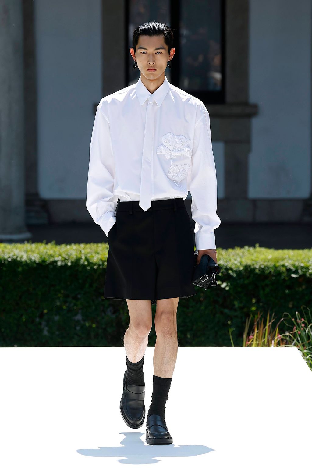 Fashion Week Milan Spring/Summer 2024 look 50 from the Valentino collection 男装