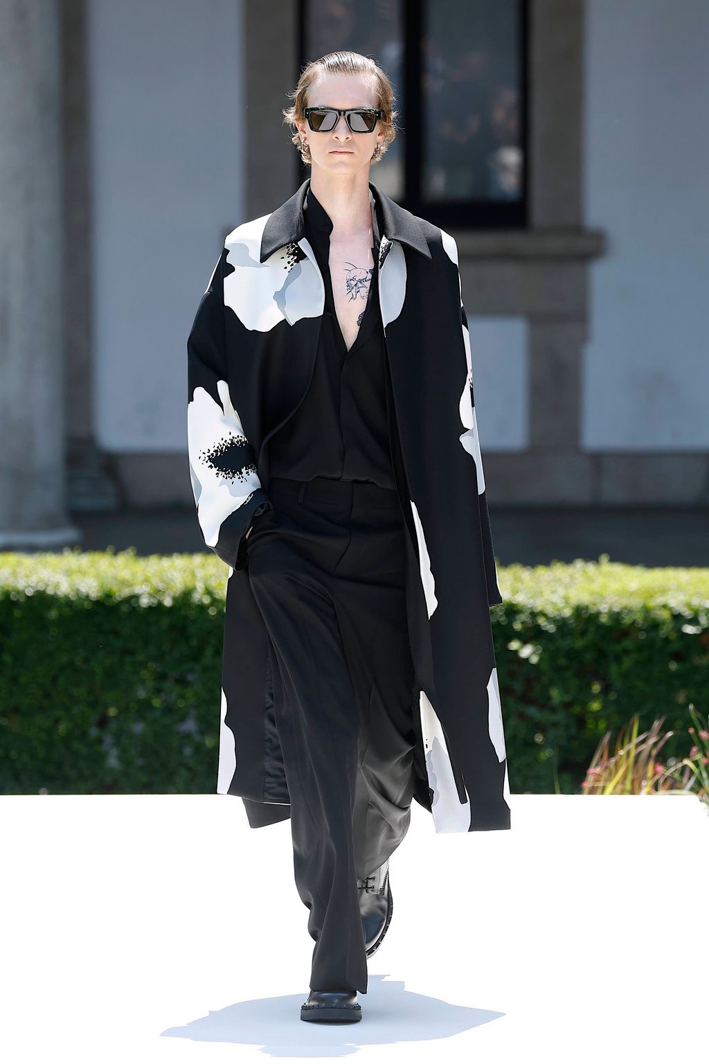 Fashion Week Milan Spring/Summer 2024 look 51 de la collection Valentino menswear