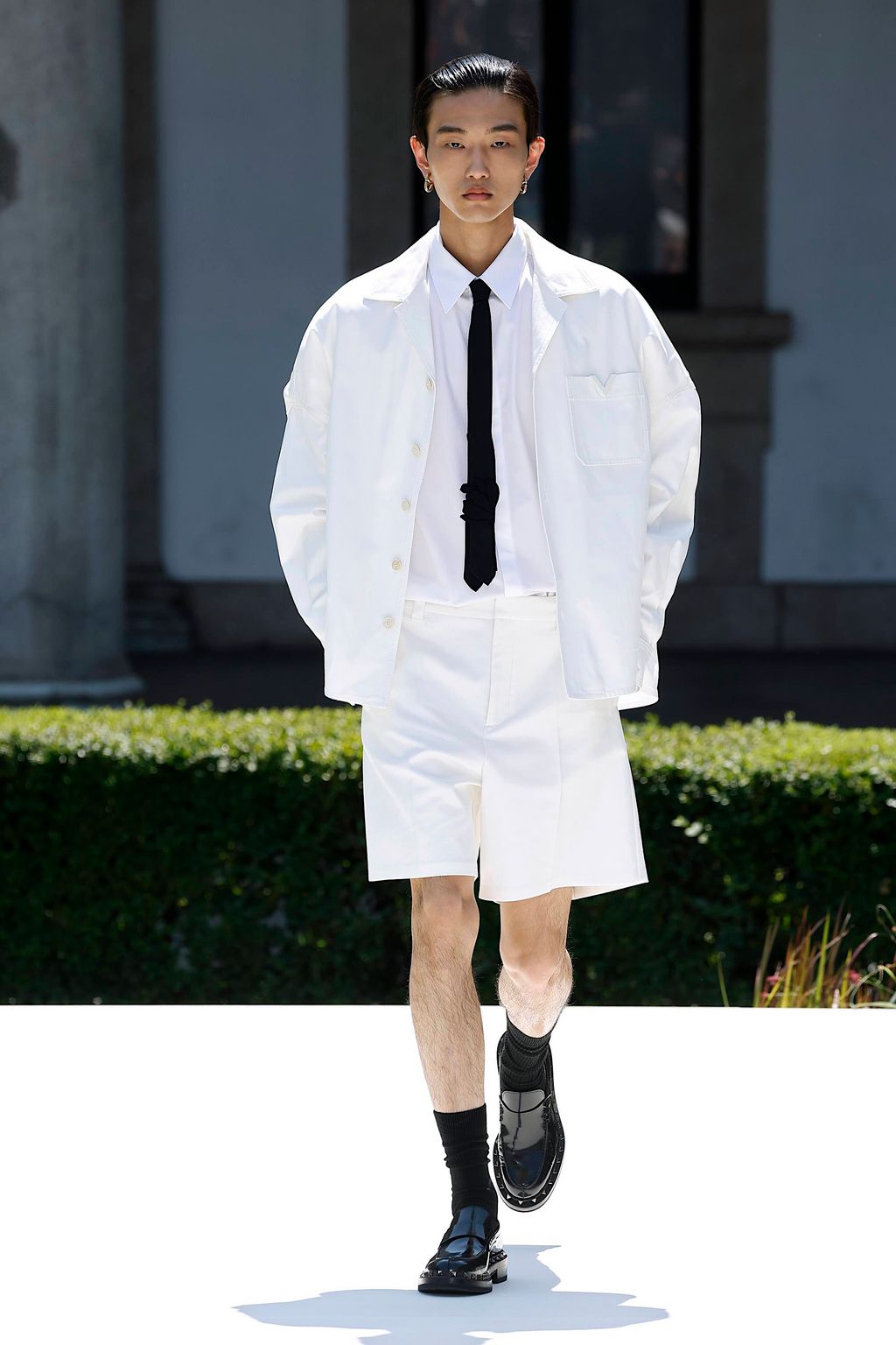 Fashion Week Milan Spring/Summer 2024 look 55 from the Valentino collection menswear