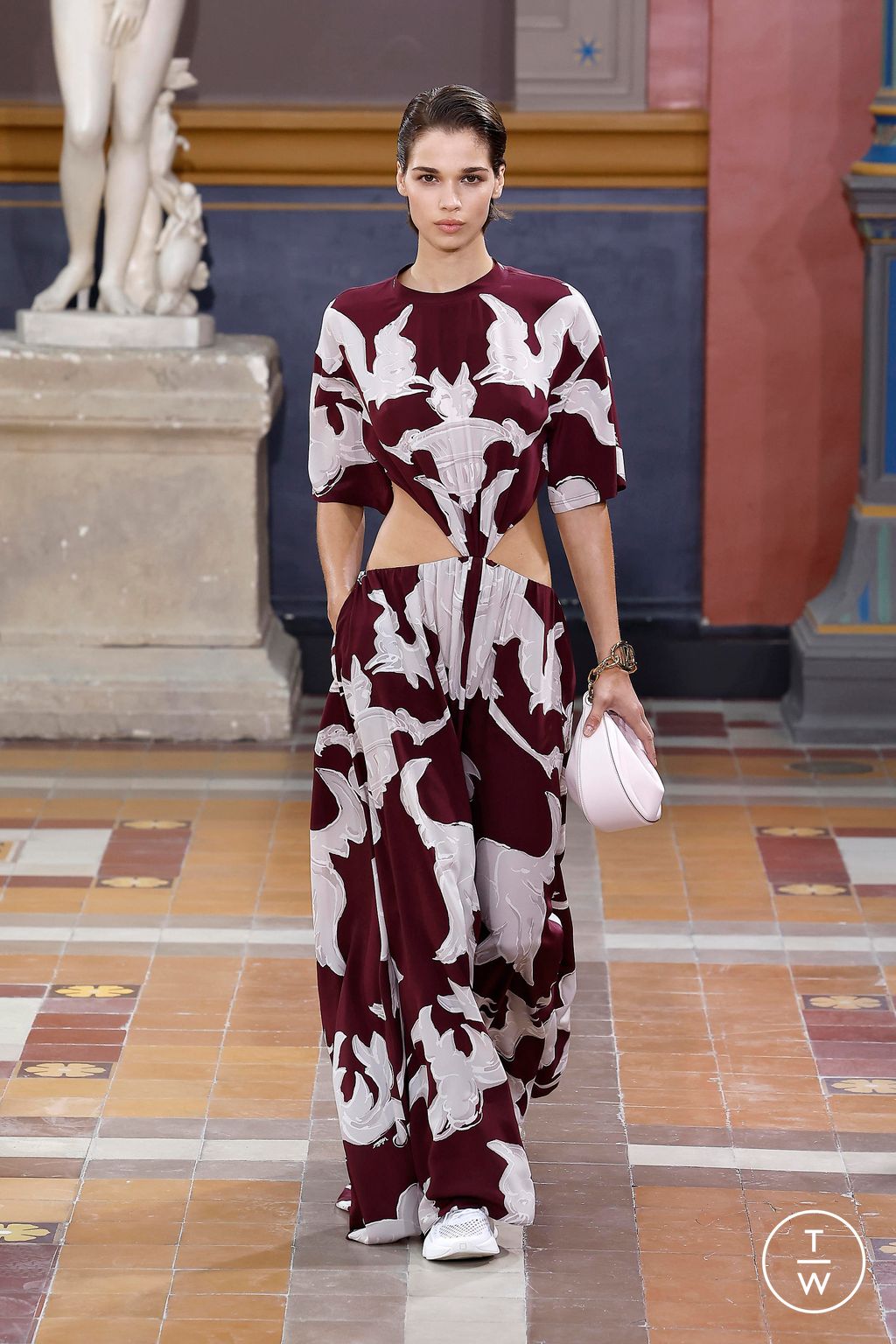 Fashion Week Paris Spring/Summer 2024 look 11 from the Valentino collection womenswear