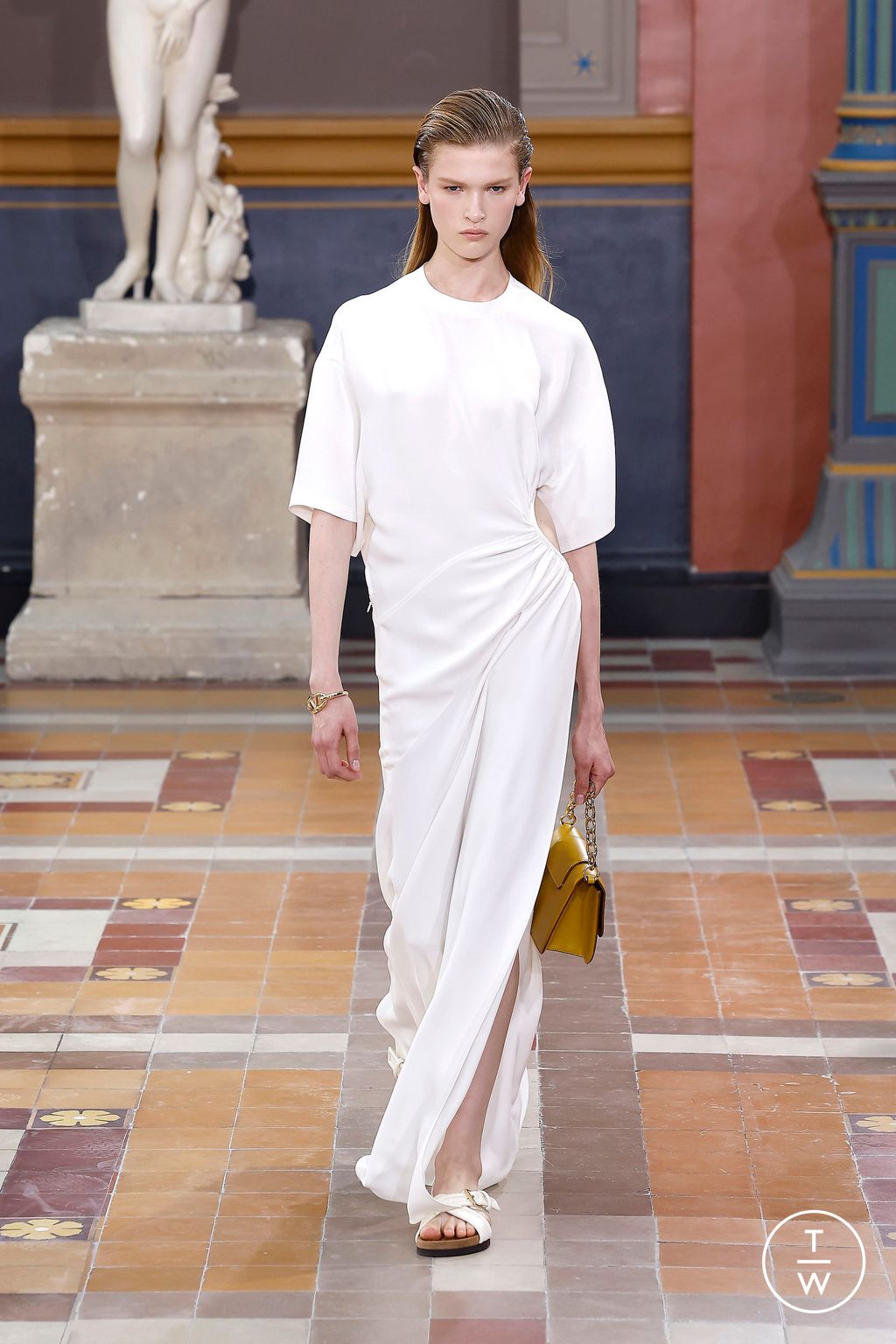 Fashion Week Paris Spring/Summer 2024 look 13 from the Valentino collection womenswear