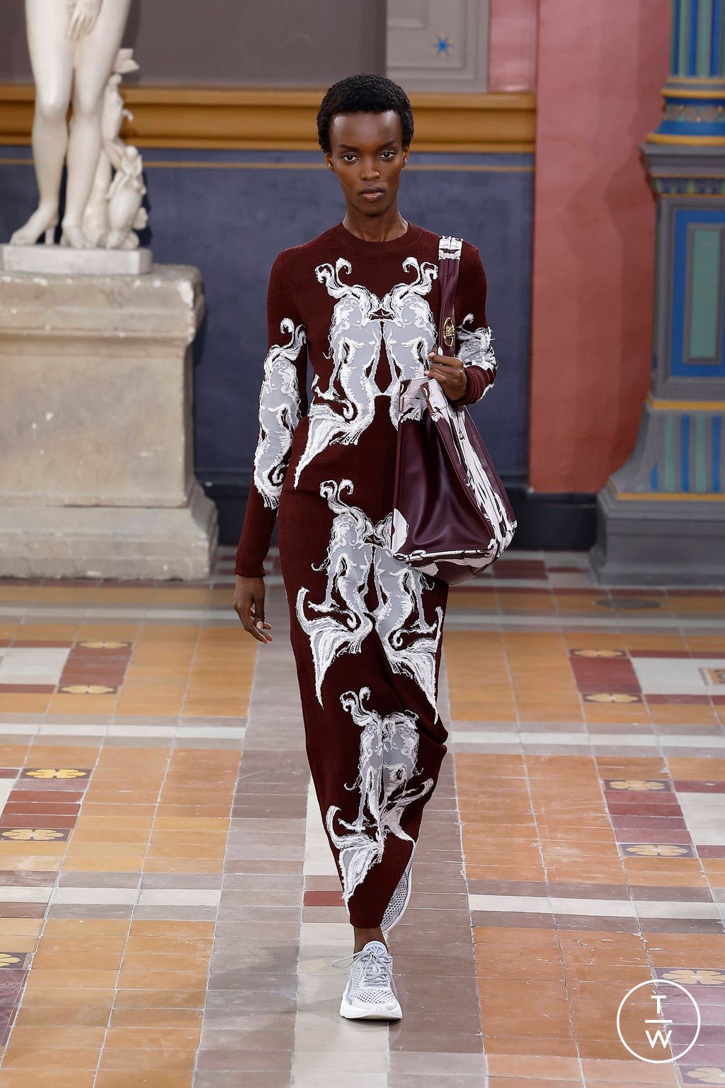 Fashion Week Paris Spring/Summer 2024 look 14 from the Valentino collection 女装