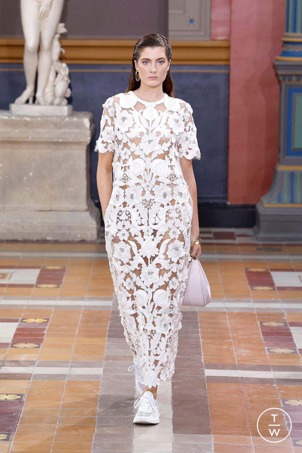 Fashion Week Paris Spring/Summer 2024 look 23 from the Valentino collection womenswear