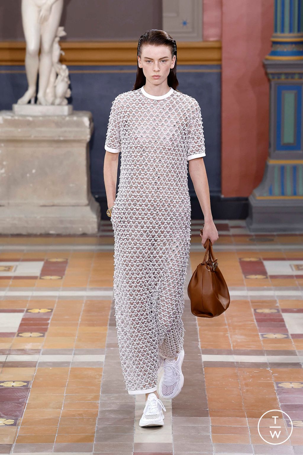 Fashion Week Paris Spring/Summer 2024 look 24 from the Valentino collection 女装