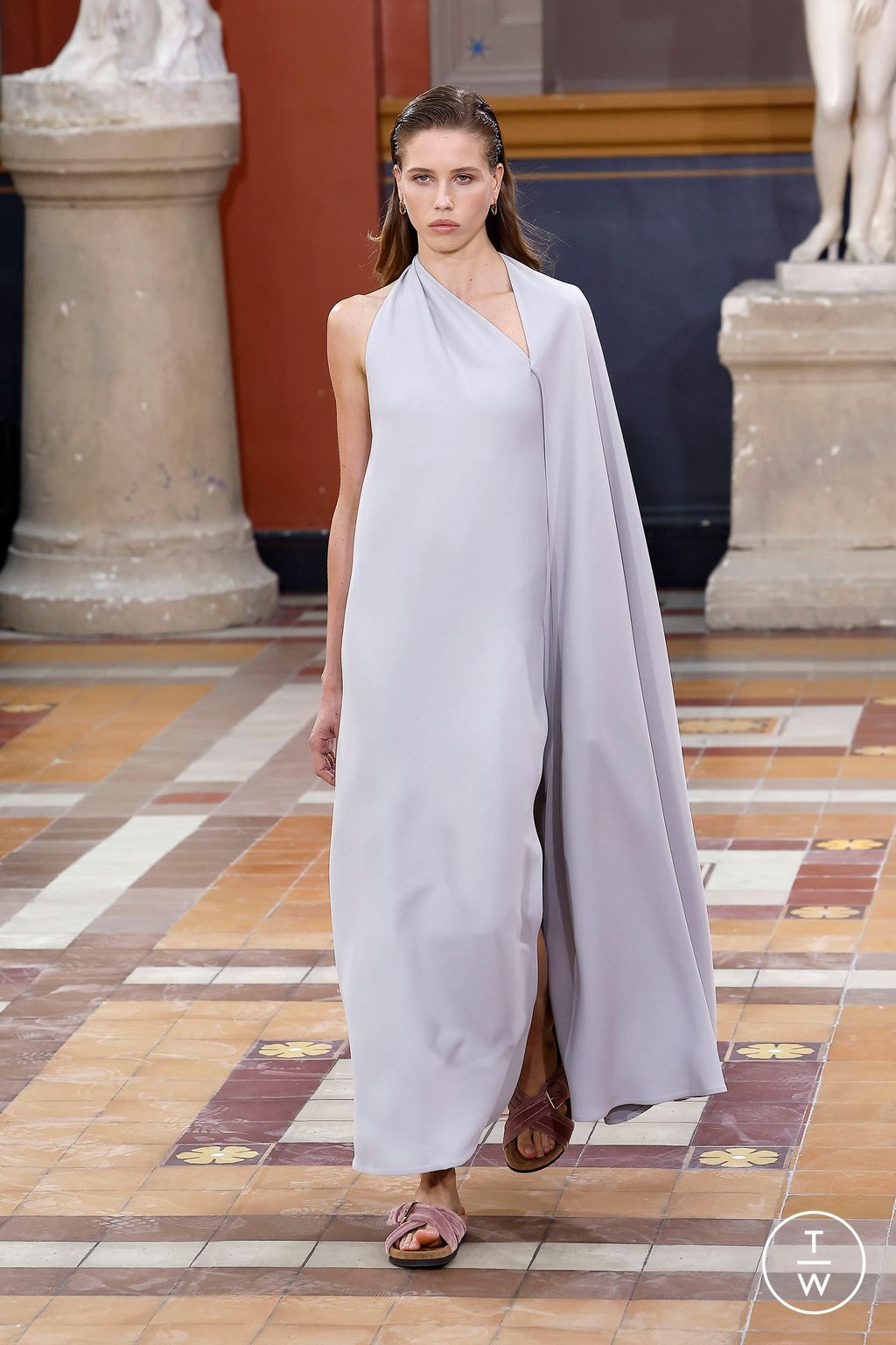 Fashion Week Paris Spring/Summer 2024 look 42 from the Valentino collection womenswear