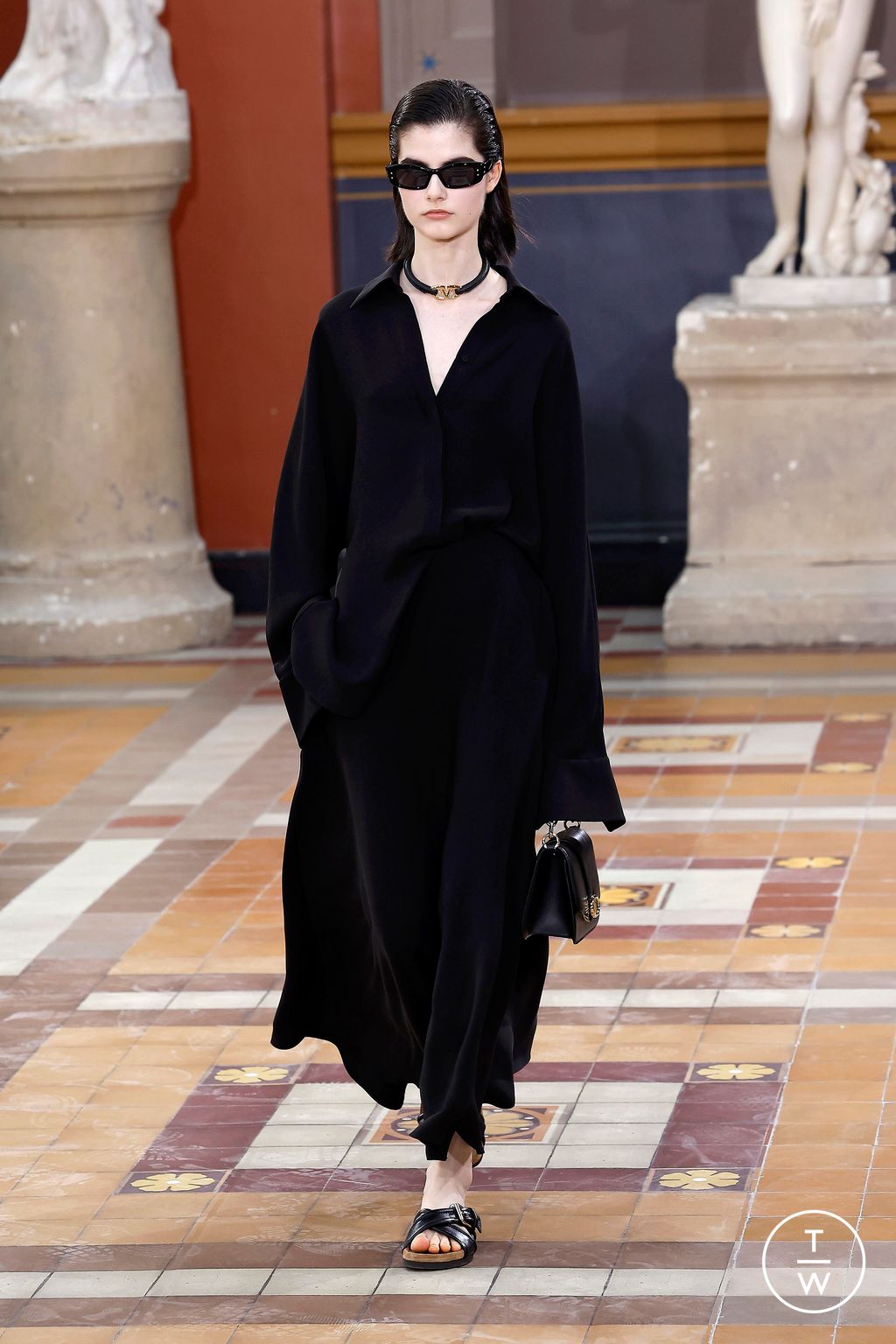 Fashion Week Paris Spring/Summer 2024 look 50 from the Valentino collection womenswear