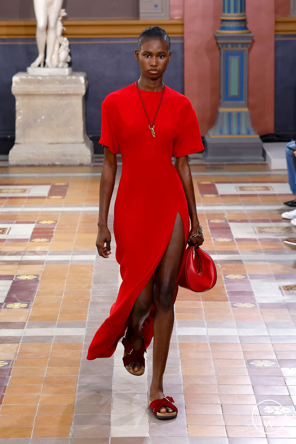 Fashion Week Paris Spring/Summer 2024 look 60 from the Valentino collection 女装