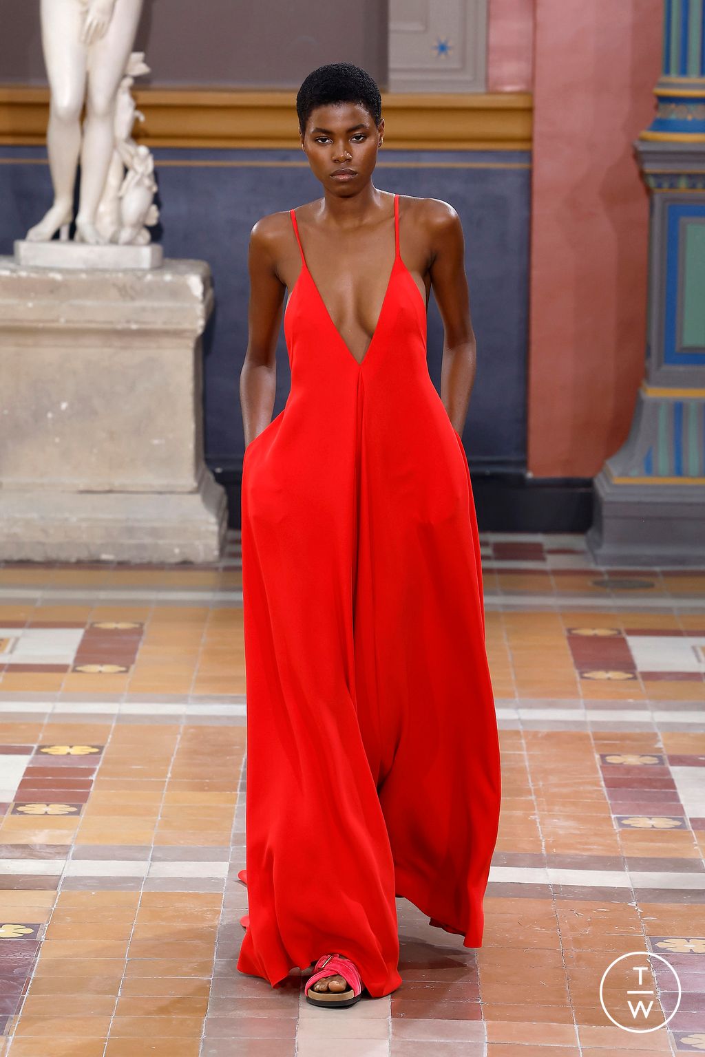 Fashion Week Paris Spring/Summer 2024 look 61 from the Valentino collection womenswear