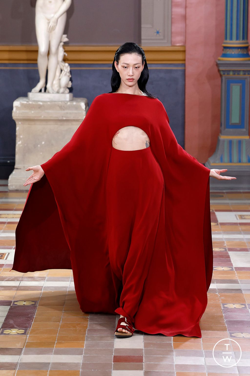 Fashion Week Paris Spring/Summer 2024 look 62 from the Valentino collection womenswear