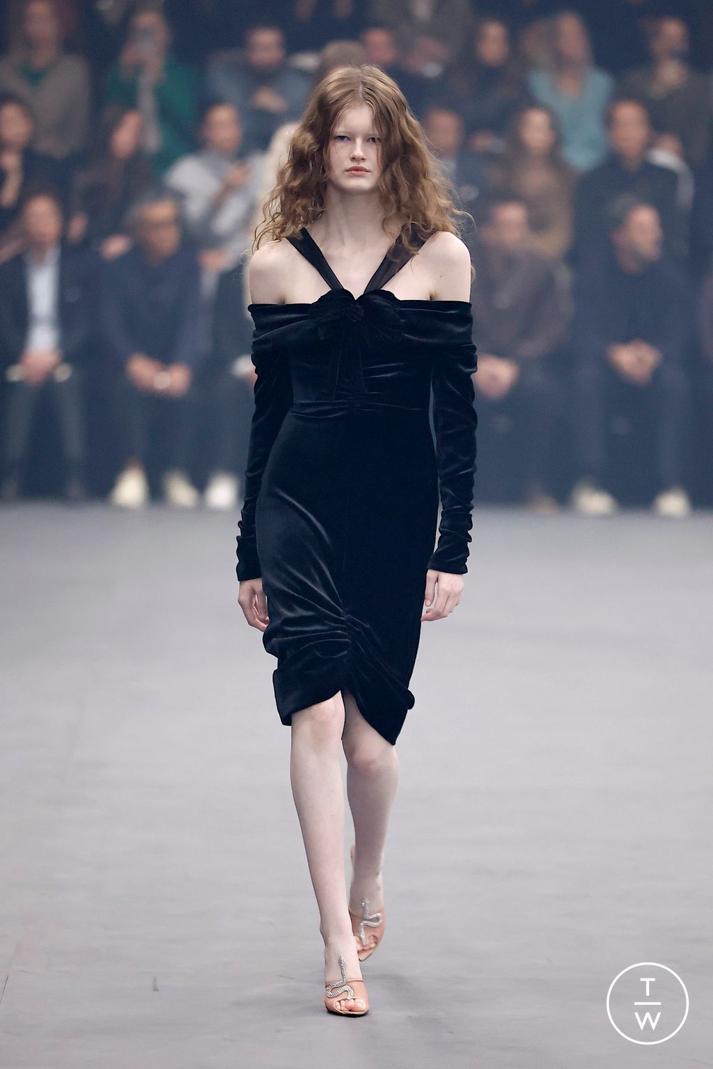 Fashion Week Paris Spring/Summer 2026 look 18 from the Valentino collection womenswear