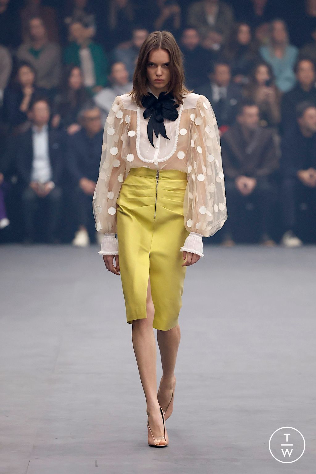 Fashion Week Paris Spring/Summer 2026 look 19 from the Valentino collection womenswear