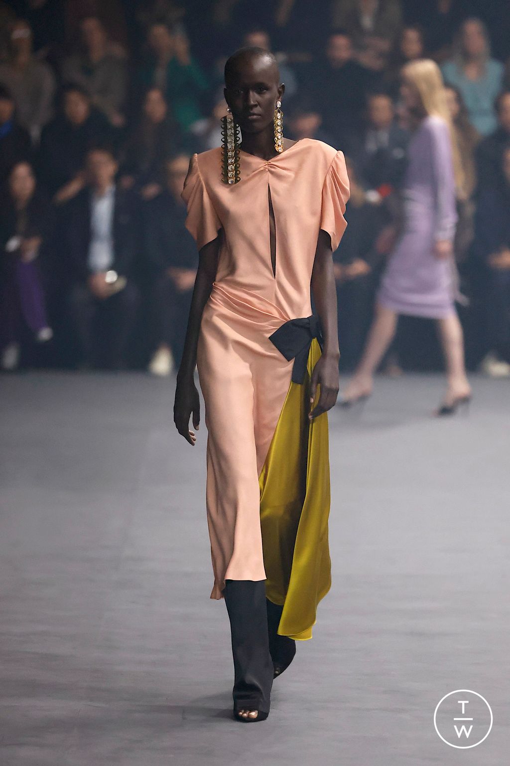Fashion Week Paris Spring/Summer 2026 look 52 from the Valentino collection womenswear