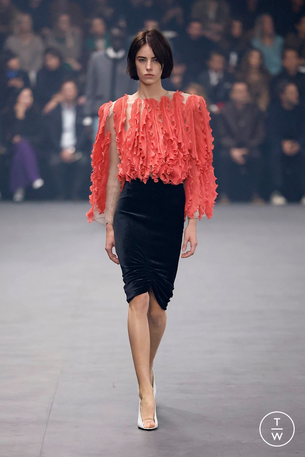 Fashion Week Paris Spring/Summer 2026 look 54 from the Valentino collection womenswear