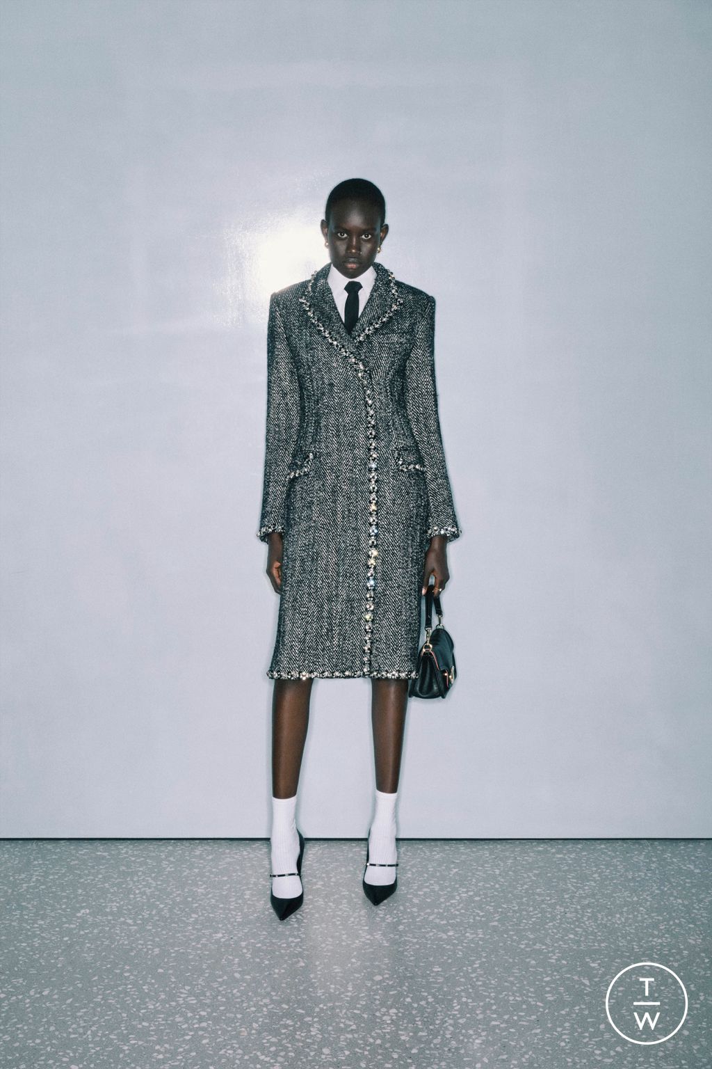 Fashion Week Paris Pre-Fall 2024 look 18 from the Valentino collection womenswear