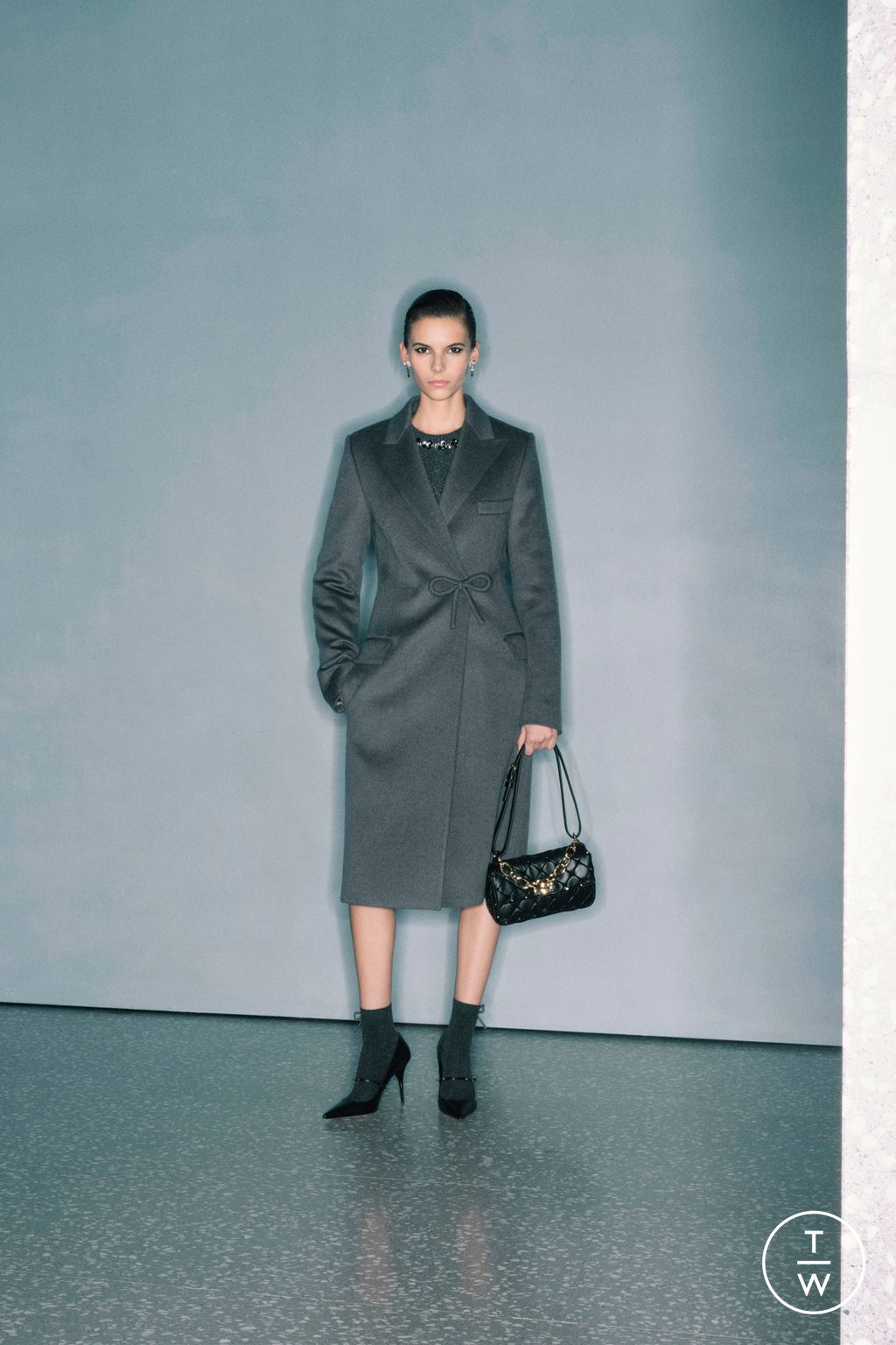 Fashion Week Paris Pre-Fall 2024 look 37 from the Valentino collection 女装