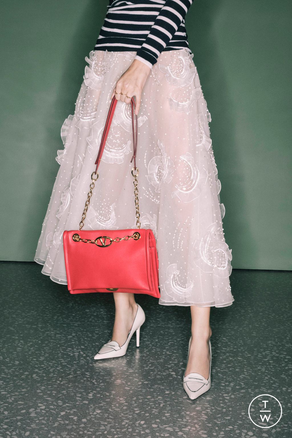 Fashion Week Paris Pre-Fall 2024 look 78 from the Valentino collection 女装