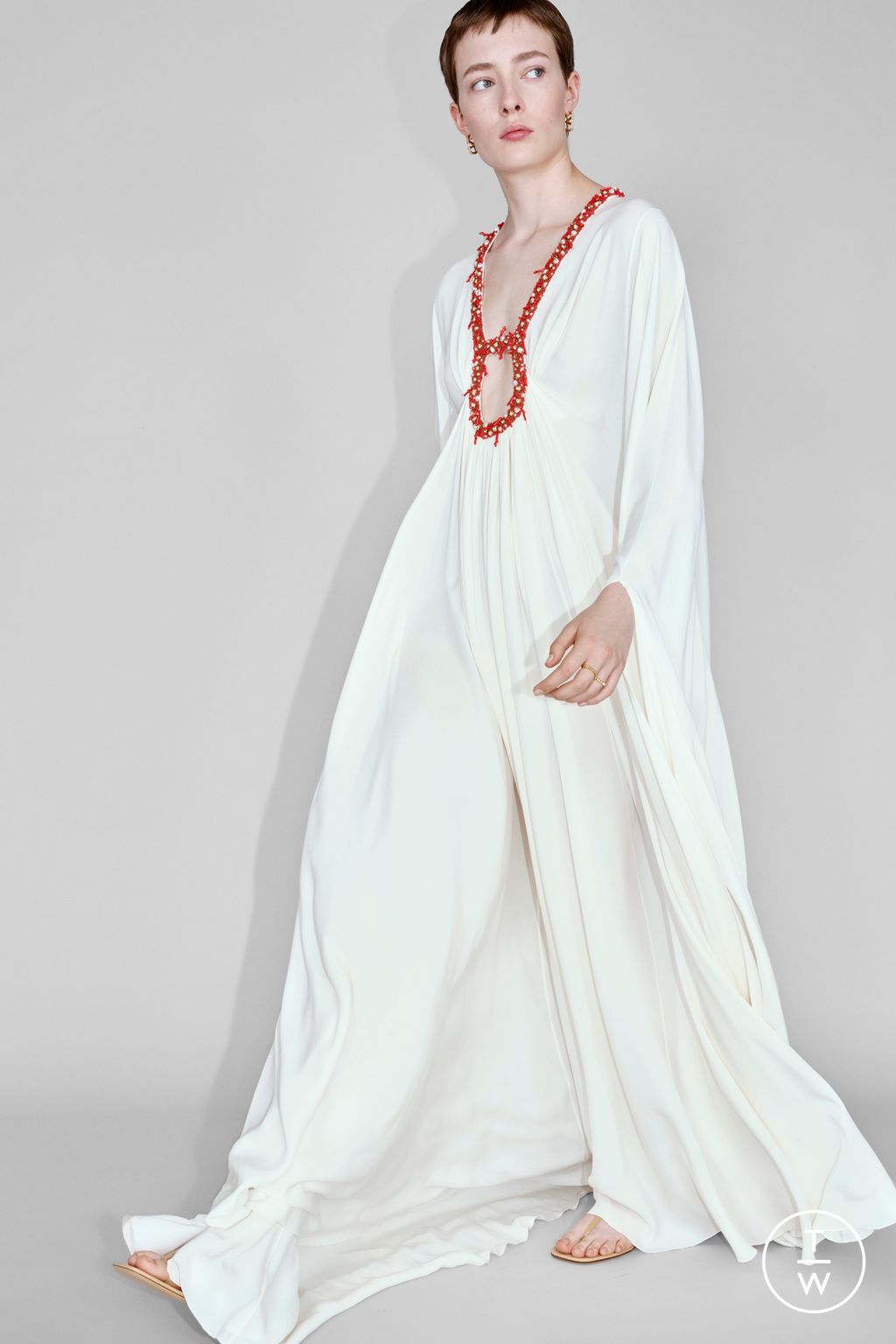 Fashion Week Paris Resort 2024 look 21 from the Valentino collection womenswear