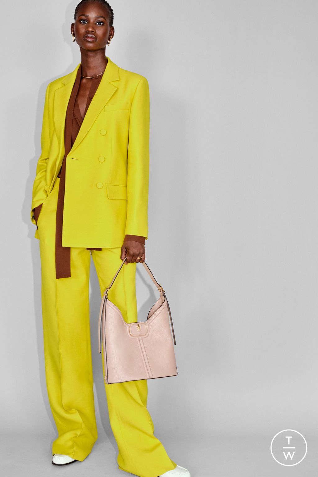 Fashion Week Paris Resort 2024 look 26 from the Valentino collection womenswear