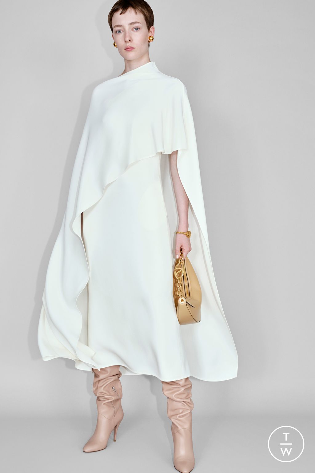 Fashion Week Paris Resort 2024 look 9 from the Valentino collection 女装