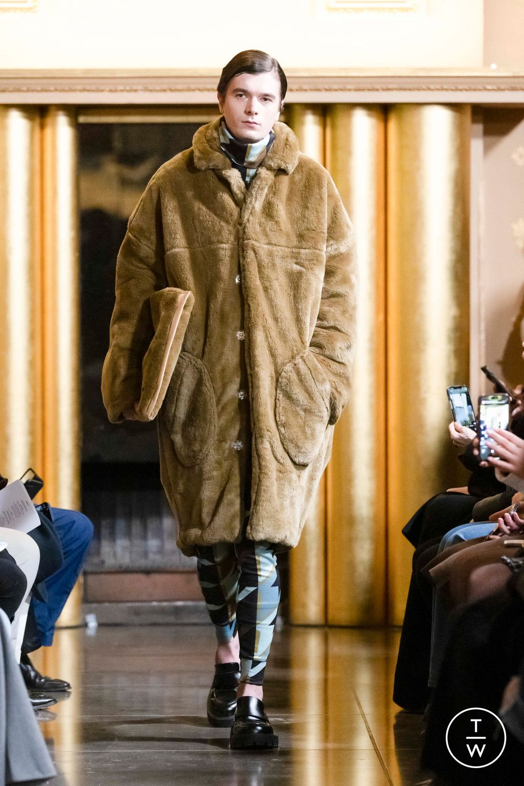 Fashion Week Paris Fall/Winter 2024 look 10 from the Valette Studio collection 男装