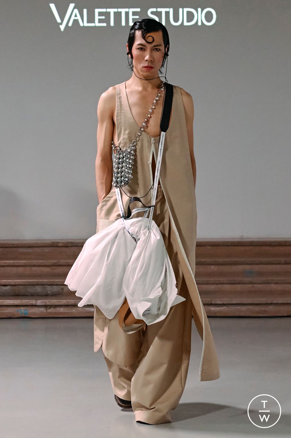 Fashion Week Paris Spring/Summer 2024 look 3 from the Valette Studio collection menswear