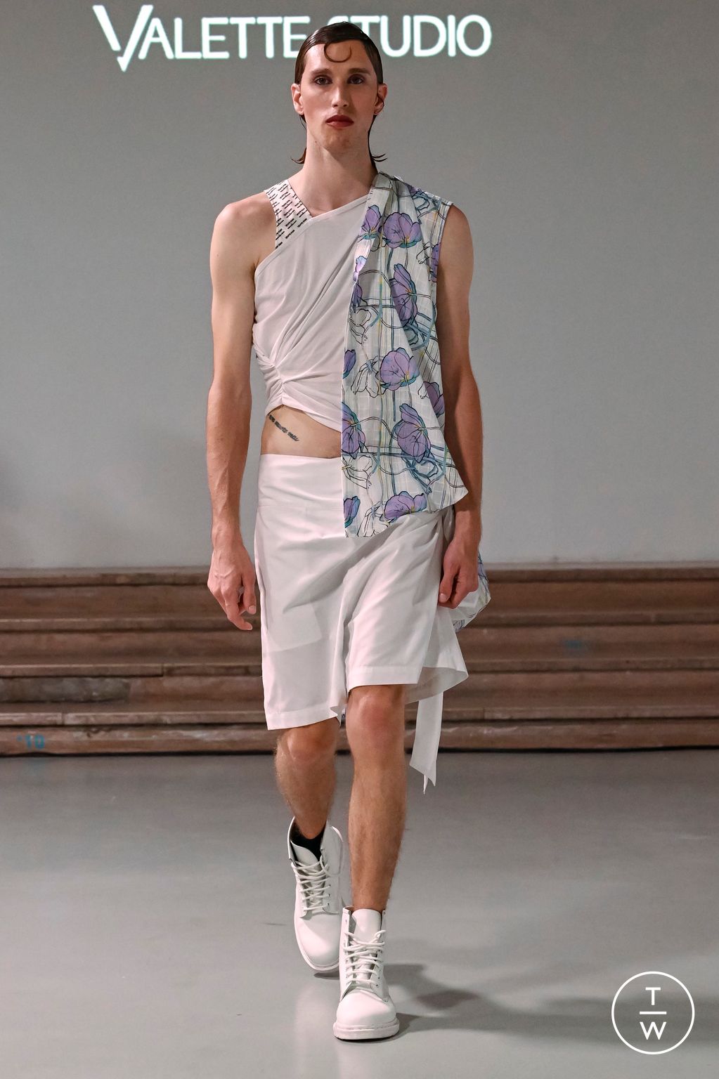 Fashion Week Paris Spring/Summer 2024 look 21 from the Valette Studio collection 男装