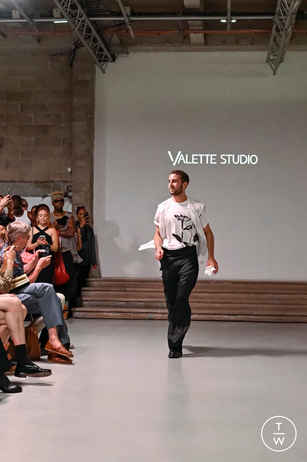 Fashion Week Paris Spring/Summer 2024 look 27 from the Valette Studio collection menswear