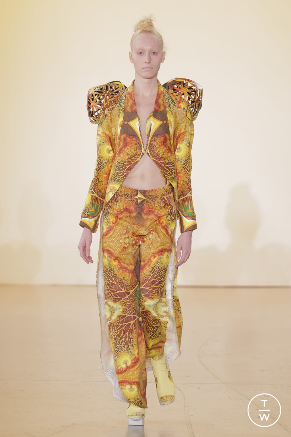 Fashion Week New York Spring/Summer 2022 look 14 from the Threeasfour collection 女装