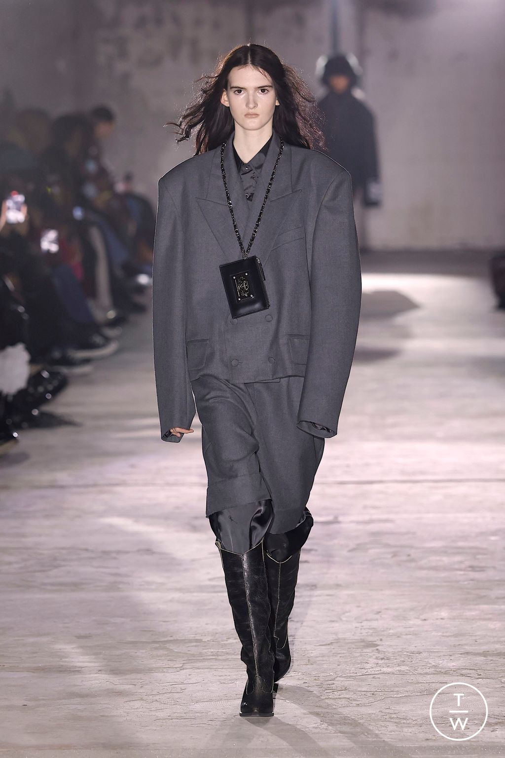 Fashion Week Paris Fall/Winter 2025 look 1 de la collection Vaquera womenswear