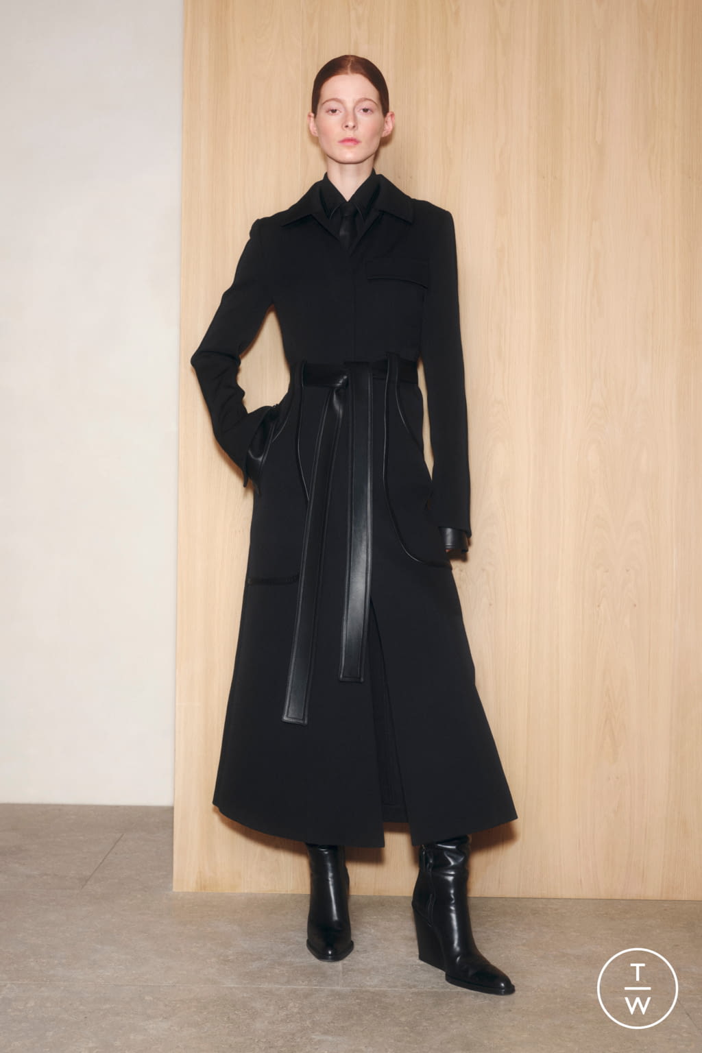 Fashion Week London Pre-Fall 2022 look 1 from the Victoria Beckham collection 女装