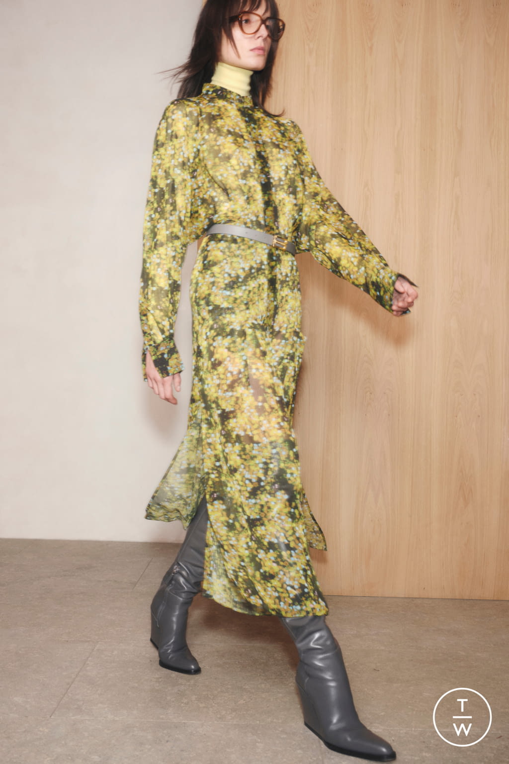 Fashion Week London Pre-Fall 2022 look 10 from the Victoria Beckham collection 女装