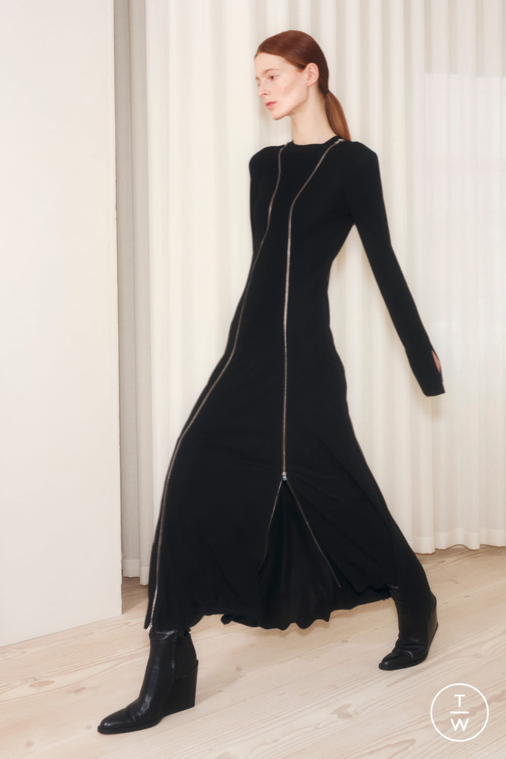 Fashion Week London Pre-Fall 2022 look 25 from the Victoria Beckham collection womenswear