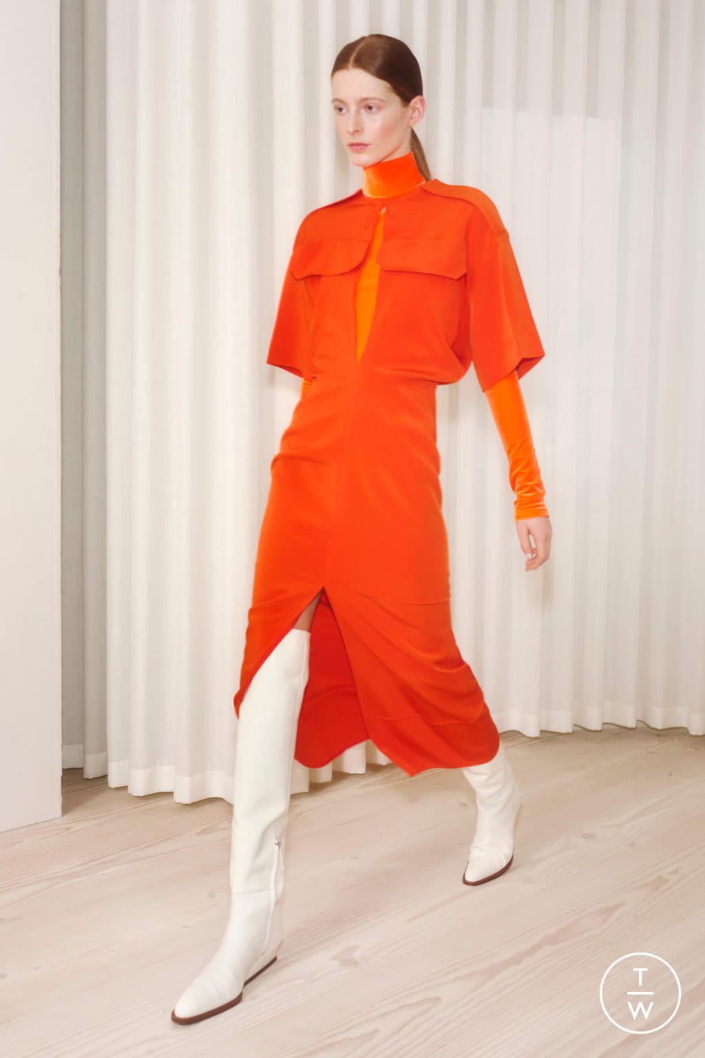 Fashion Week London Pre-Fall 2022 look 4 from the Victoria Beckham collection 女装