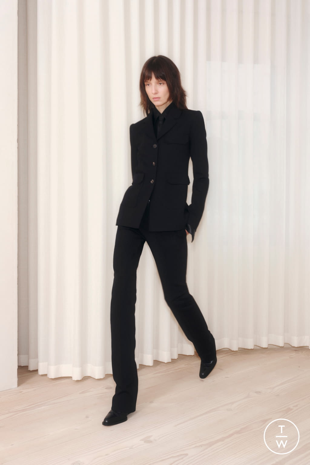 Fashion Week London Pre-Fall 2022 look 8 from the Victoria Beckham collection 女装