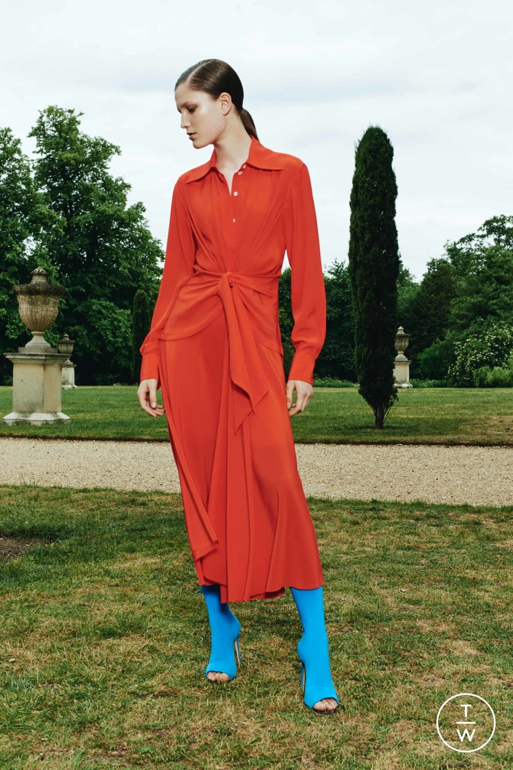 Fashion Week London Resort 2020 look 24 from the Victoria Beckham collection 女装