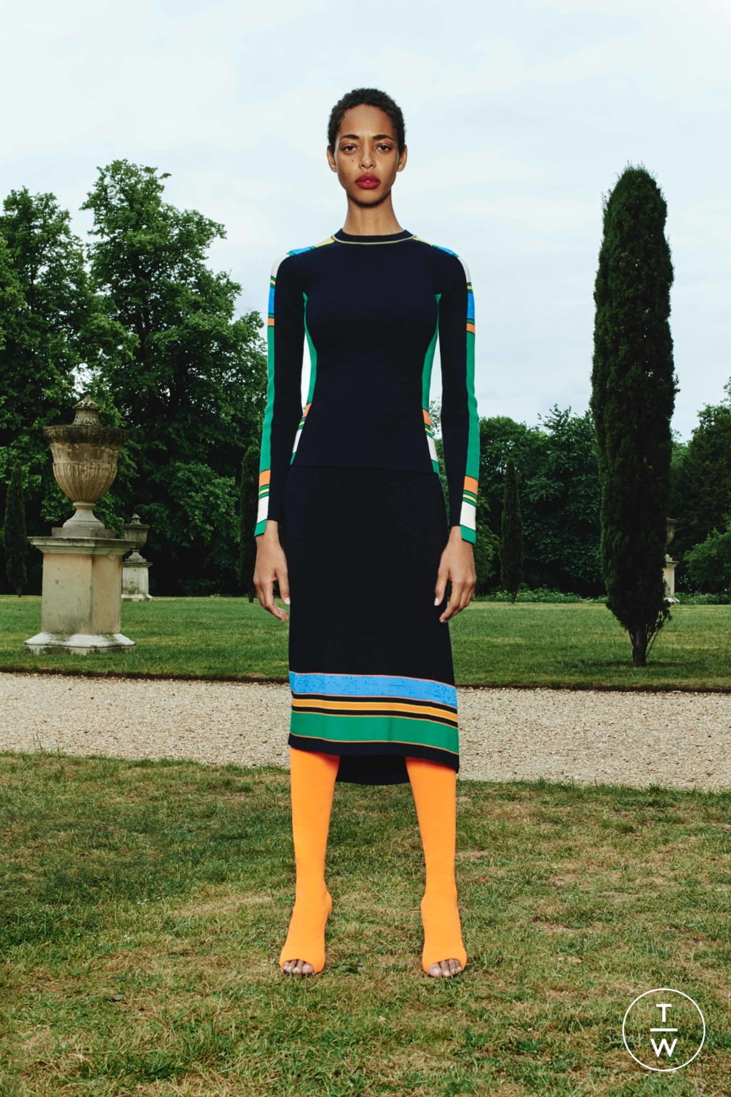 Fashion Week London Resort 2020 look 26 from the Victoria Beckham collection 女装