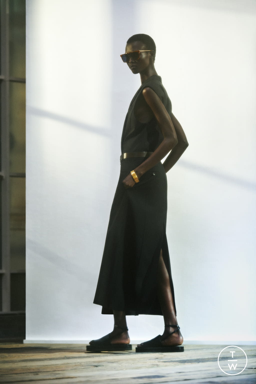 Fashion Week London Spring/Summer 2022 look 26 from the Victoria Beckham collection womenswear