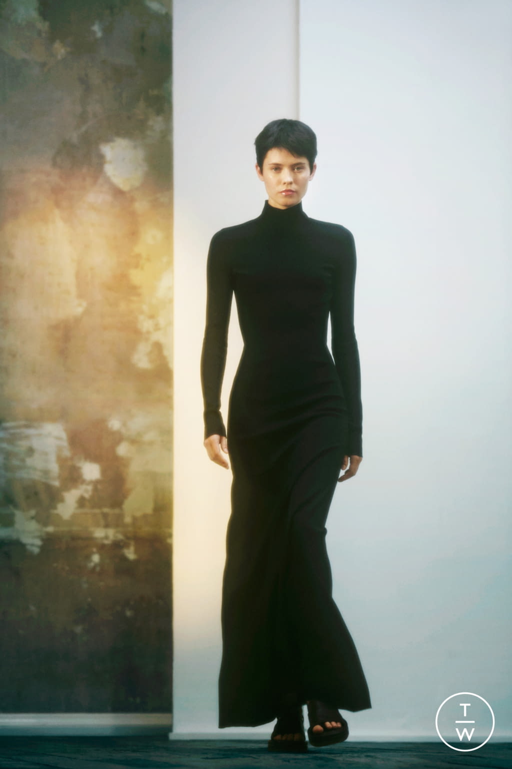 Fashion Week London Spring/Summer 2022 look 28 from the Victoria Beckham collection womenswear