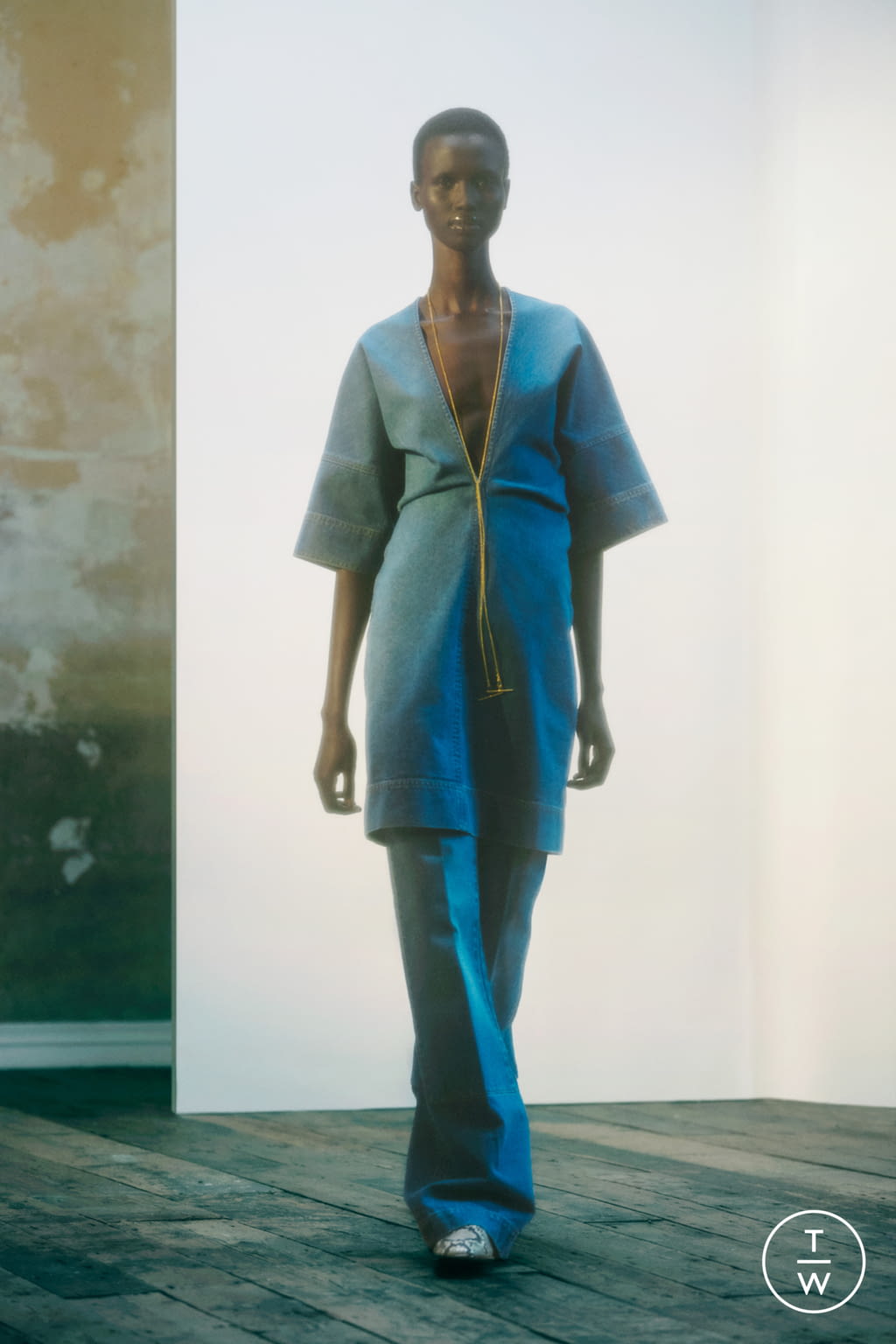 Fashion Week London Spring/Summer 2022 look 8 from the Victoria Beckham collection 女装
