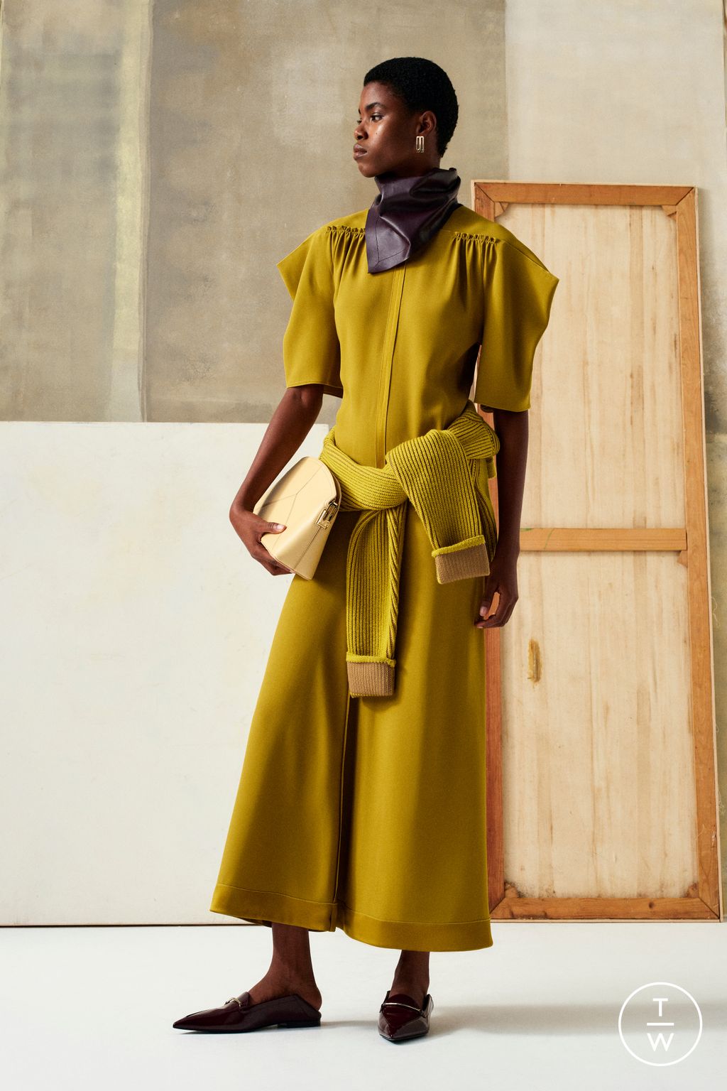 Fashion Week Paris Pre-Fall 2024 look 13 from the Victoria Beckham collection 女装