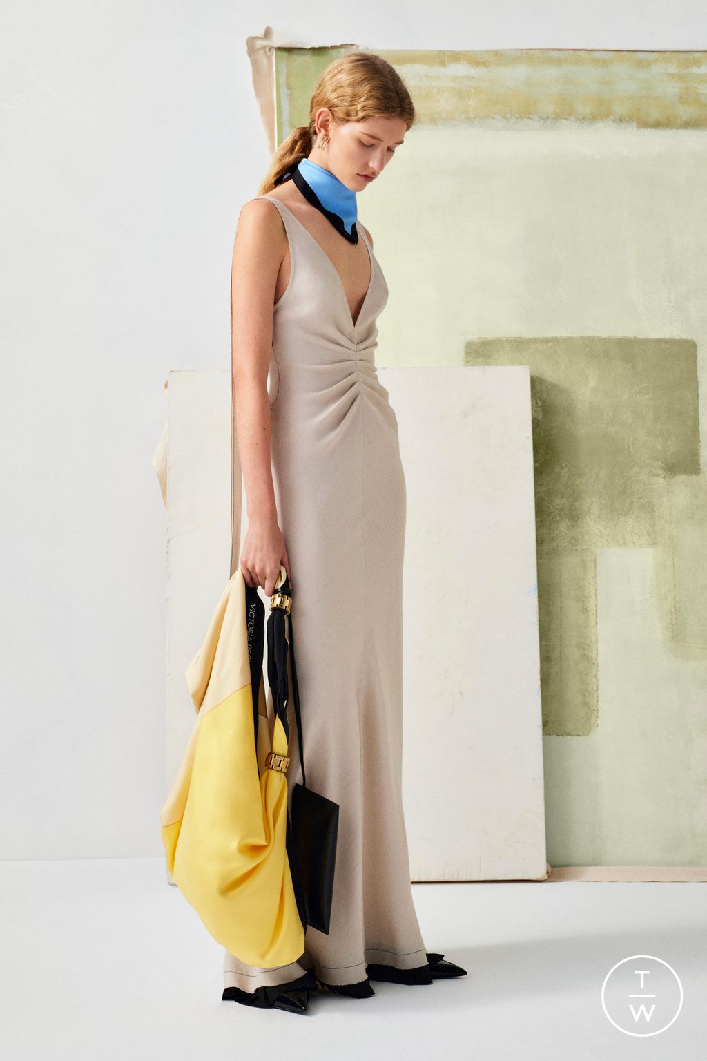 Fashion Week Paris Pre-Fall 2024 look 30 from the Victoria Beckham collection 女装