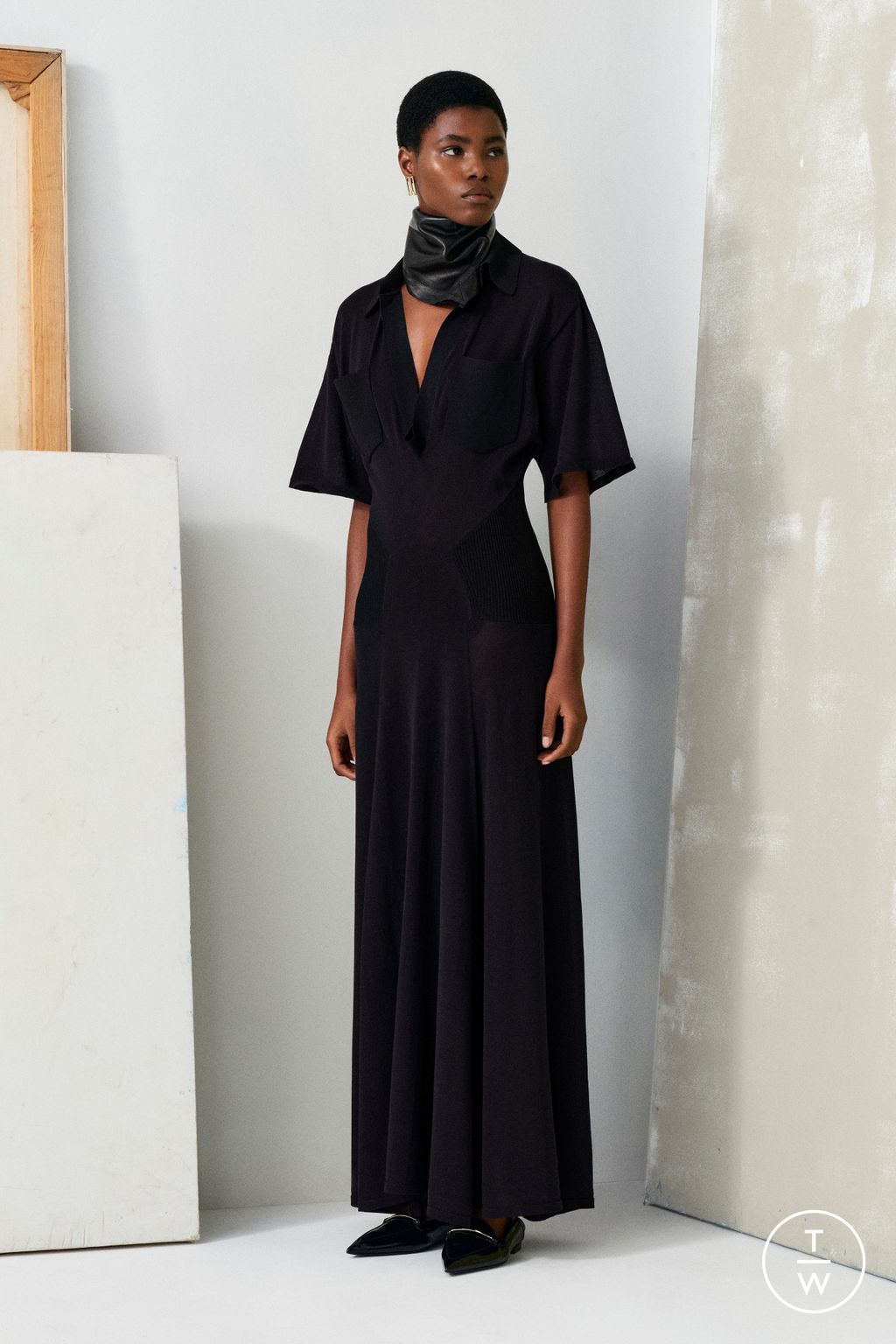Fashion Week Paris Pre-Fall 2024 look 32 from the Victoria Beckham collection 女装