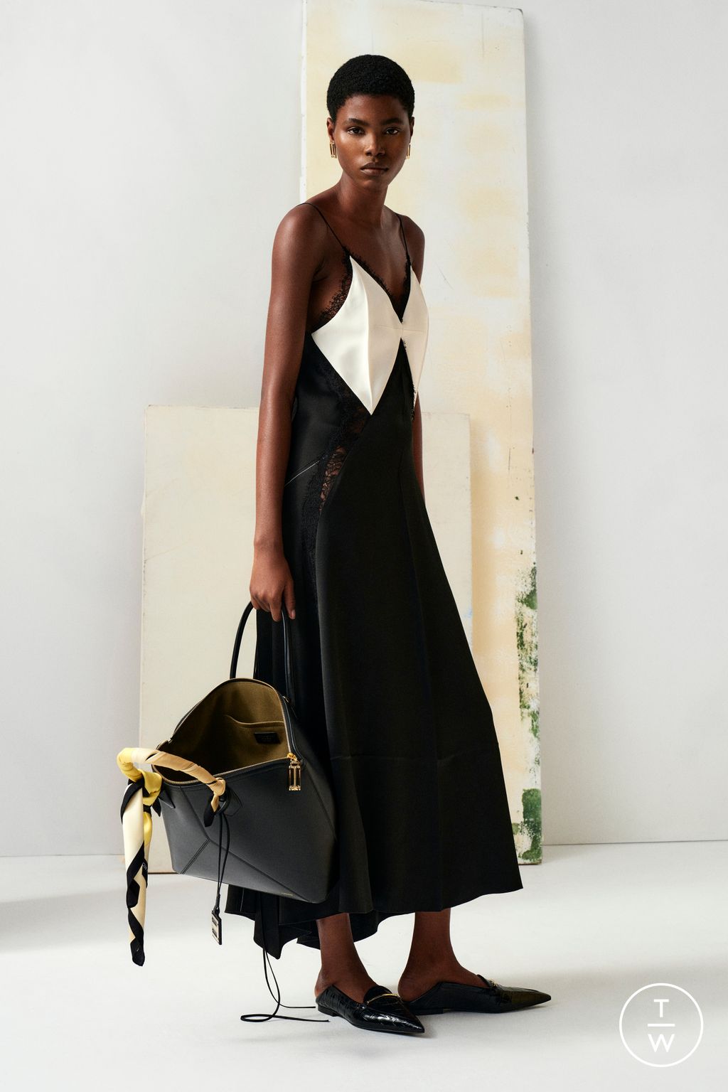 Fashion Week Paris Pre-Fall 2024 look 35 from the Victoria Beckham collection womenswear