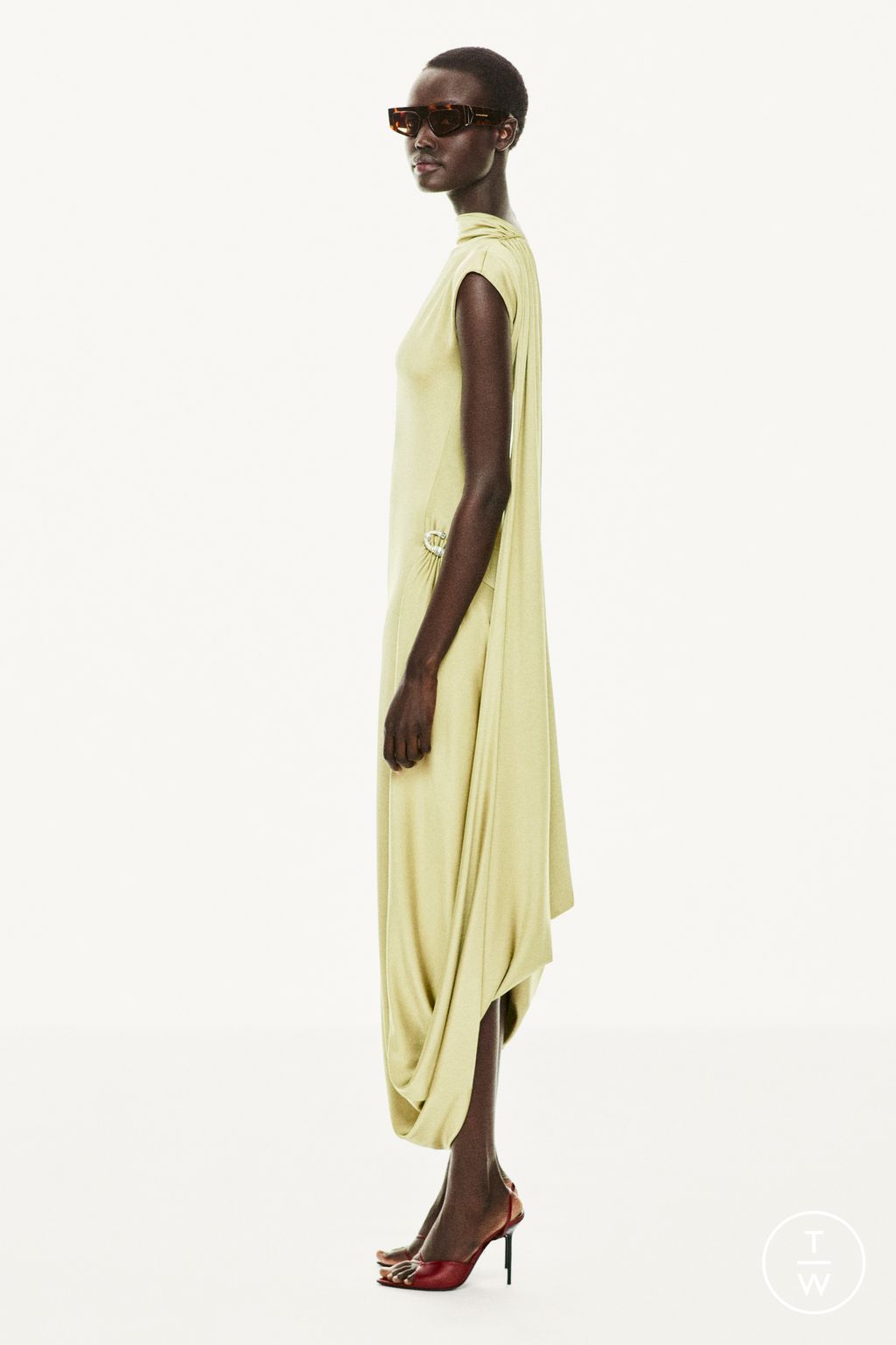 Fashion Week Paris Pre-Fall 2025 look 4 from the Victoria Beckham collection womenswear