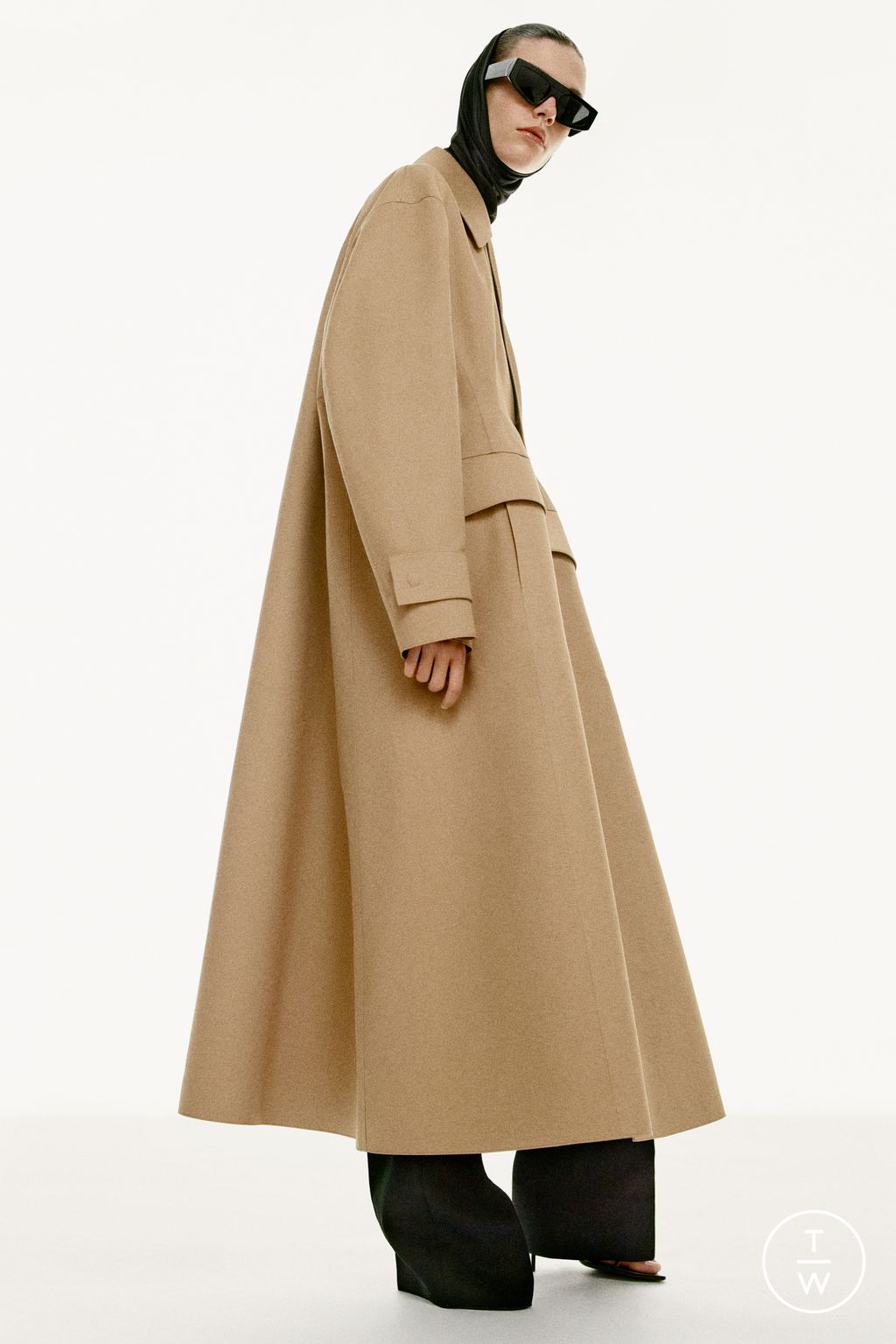 Fashion Week Paris Pre-Fall 2025 look 1 from the Victoria Beckham collection womenswear