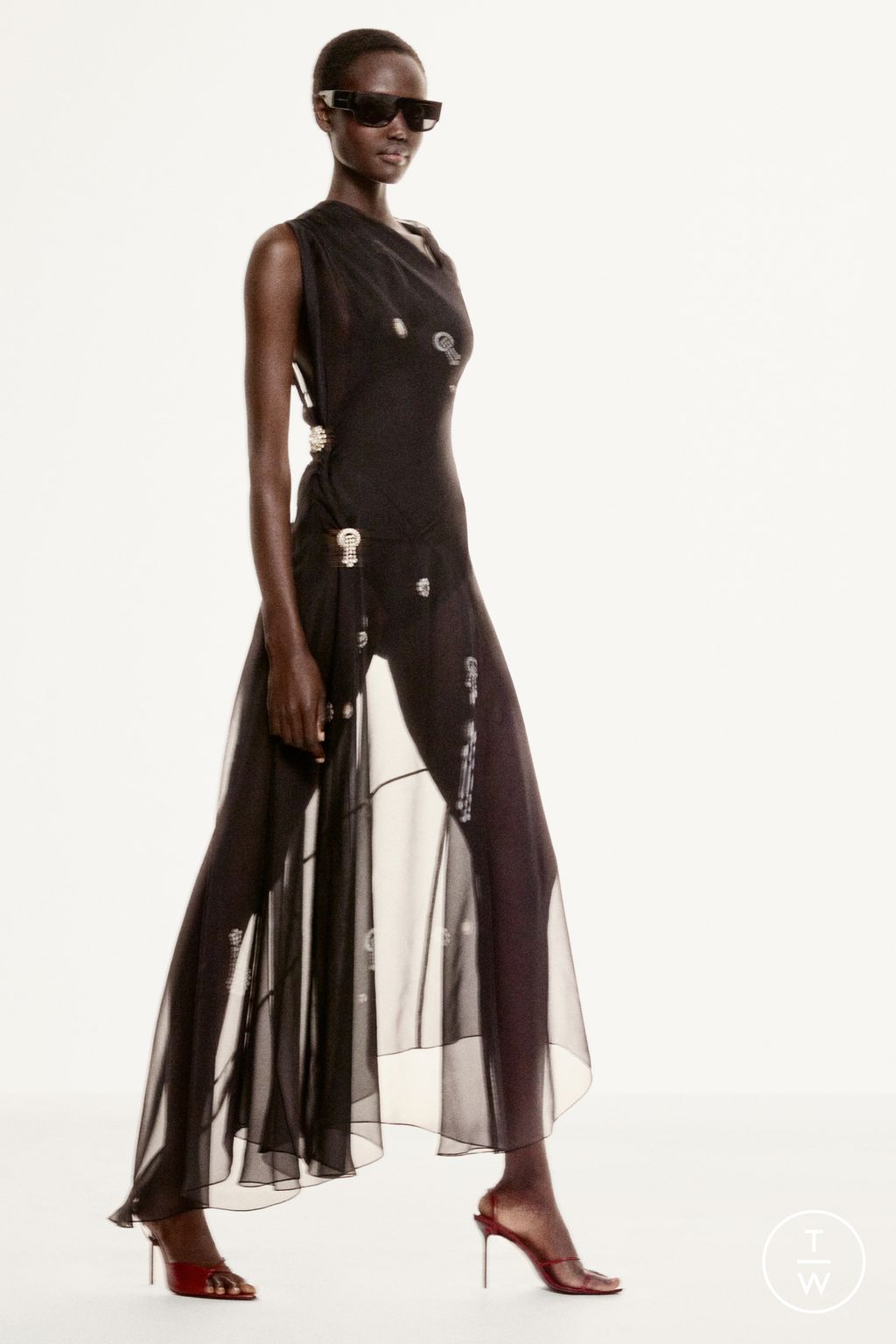 Fashion Week Paris Pre-Fall 2025 look 16 from the Victoria Beckham collection womenswear
